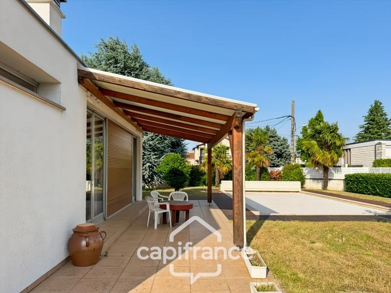 Maison - 99 m² - 6 pièces