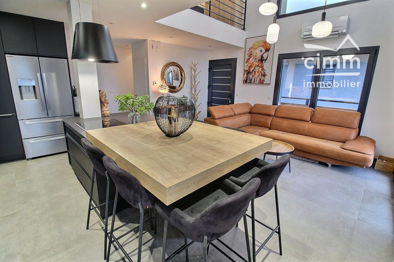 Maison - 90 m² - 4 pièces