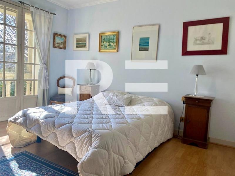 Maison de maîtres - 300 m² - 8 pièces