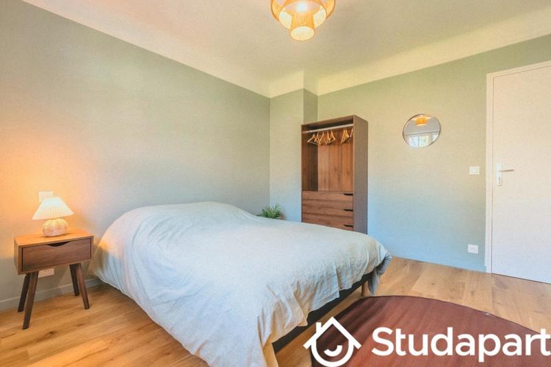 Chambre - 11 m² - 1 pièce