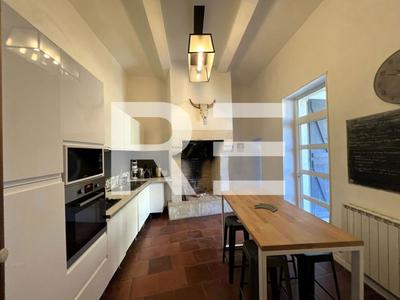 Maison de maîtres - 251 m² - 7 pièces