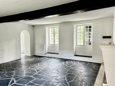 Maison - 263 m² - 9 pièces