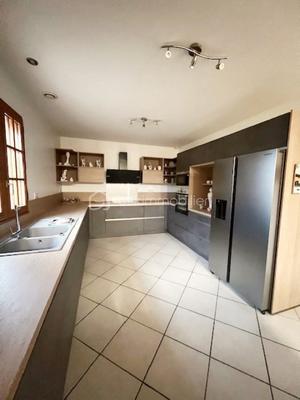 Pavillon - 180 m² - 5 pièces