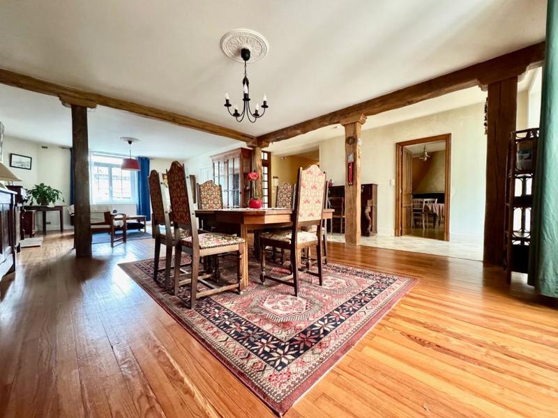 Maison - 217 m² - 9 pièces