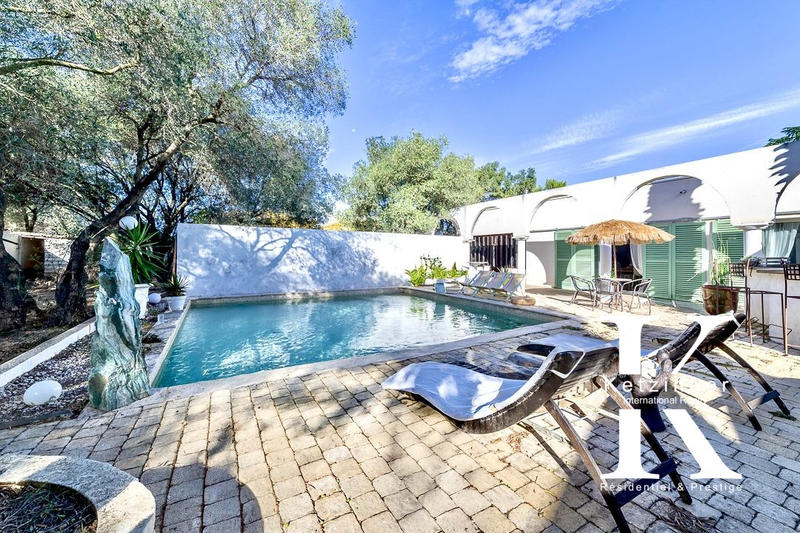 Maison - 249 m² - 8 pièces