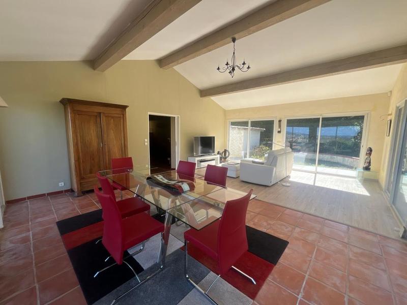 Propriété - 190 m² - 6 pièces