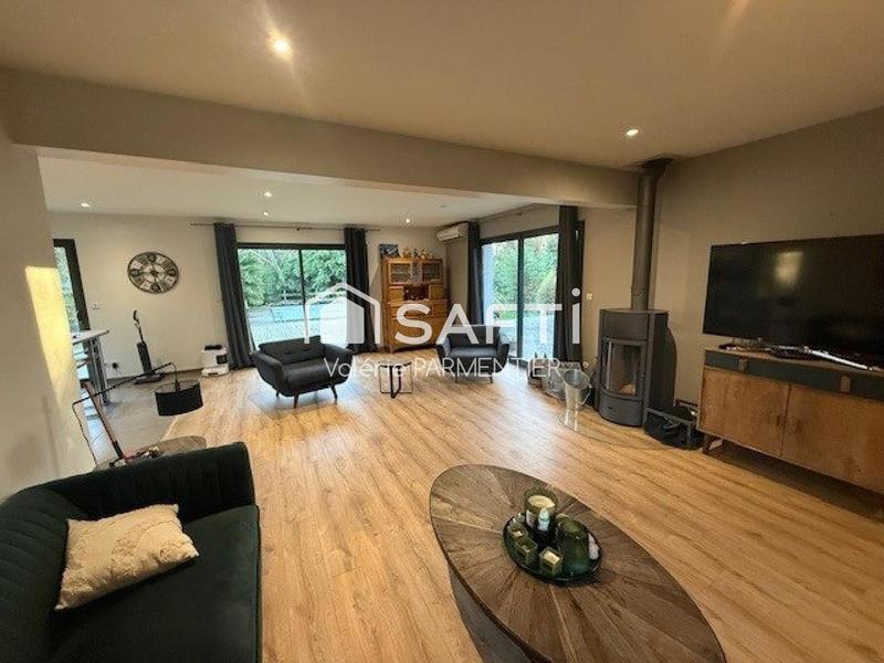 Maison - 222 m² - 6 pièces