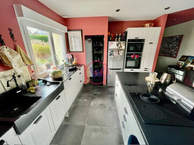 Maison - 260 m² - 10 pièces