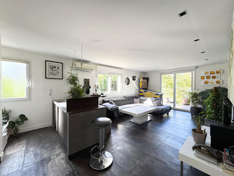 Maison - 163 m² - 9 pièces