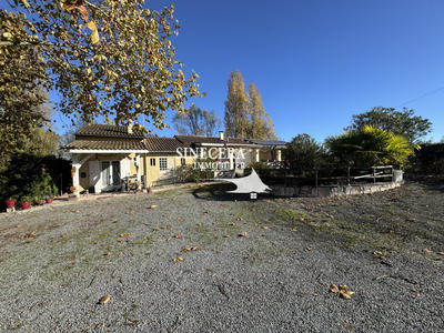 Maison traditionnelle - 160 m² - 9 pièces