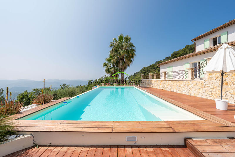 Villa - 235 m² - 6 pièces