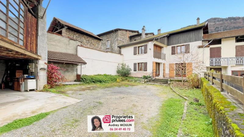 Maison - 228 m² - 7 pièces