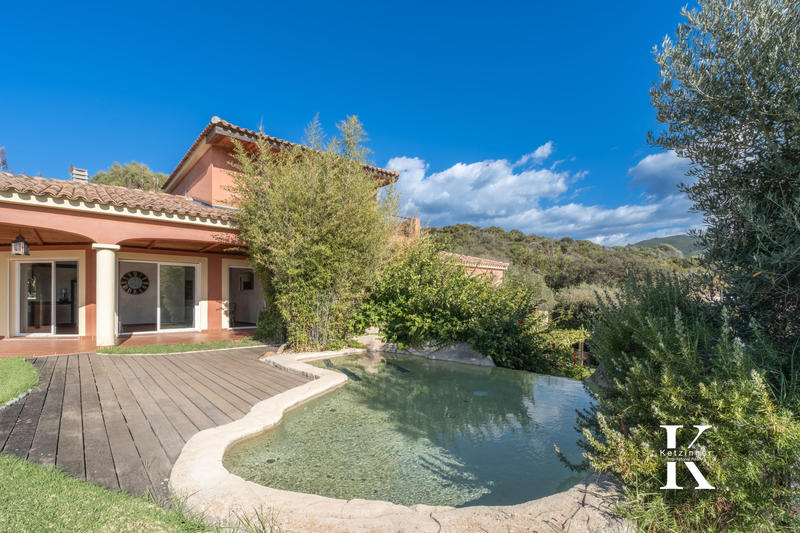 Villa - 256 m² - 6 pièces