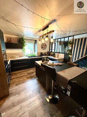 Maison - 174 m² - 9 pièces