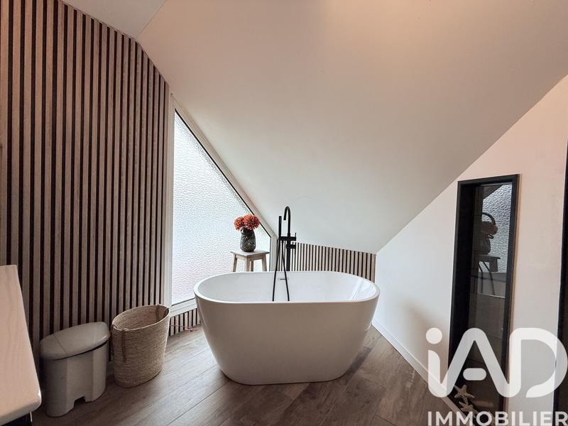 Maison - 162 m² - 9 pièces