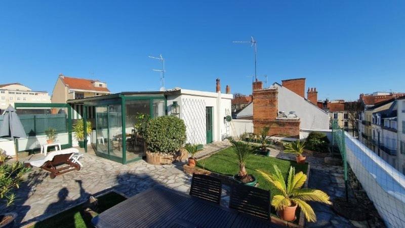 Maison - 270 m² - 10 pièces