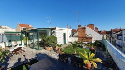 Maison - 270 m² - 10 pièces