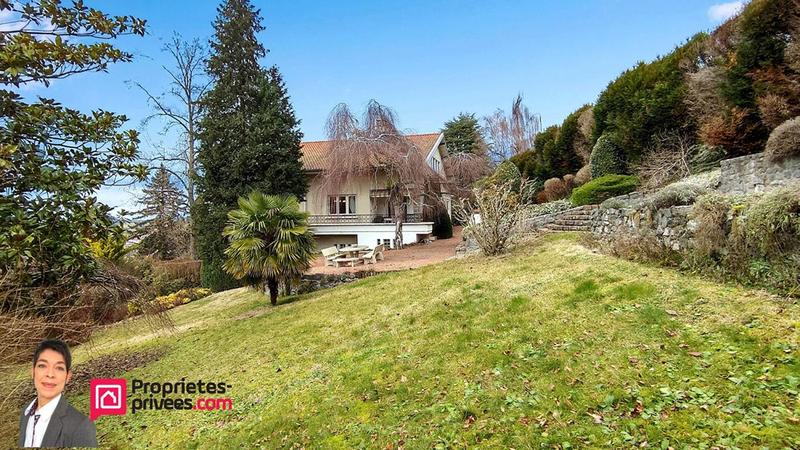 Maison - 218 m² - 8 pièces