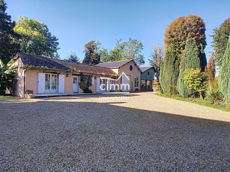 Maison - 365 m² - 15 pièces