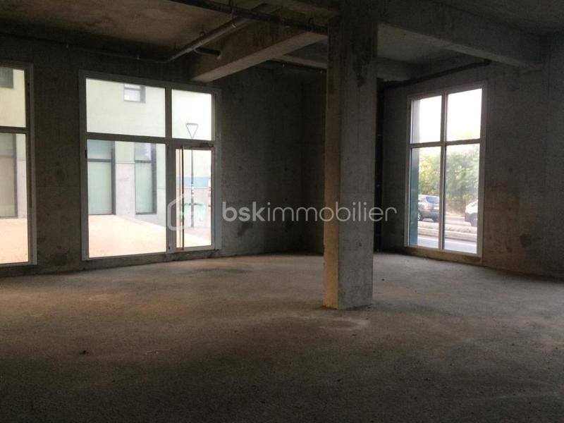 Local commercial - 118 m² - 1 pièce