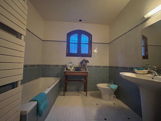 Maison - 221 m² - 8 pièces