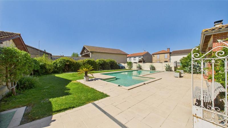 Demeure - 650 m² - 17 pièces