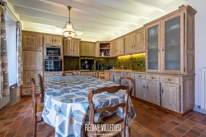 Propriété - 295 m² - 11 pièces