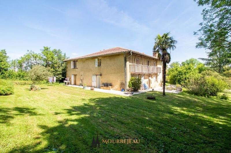 Demeure - 460 m² - 16 pièces