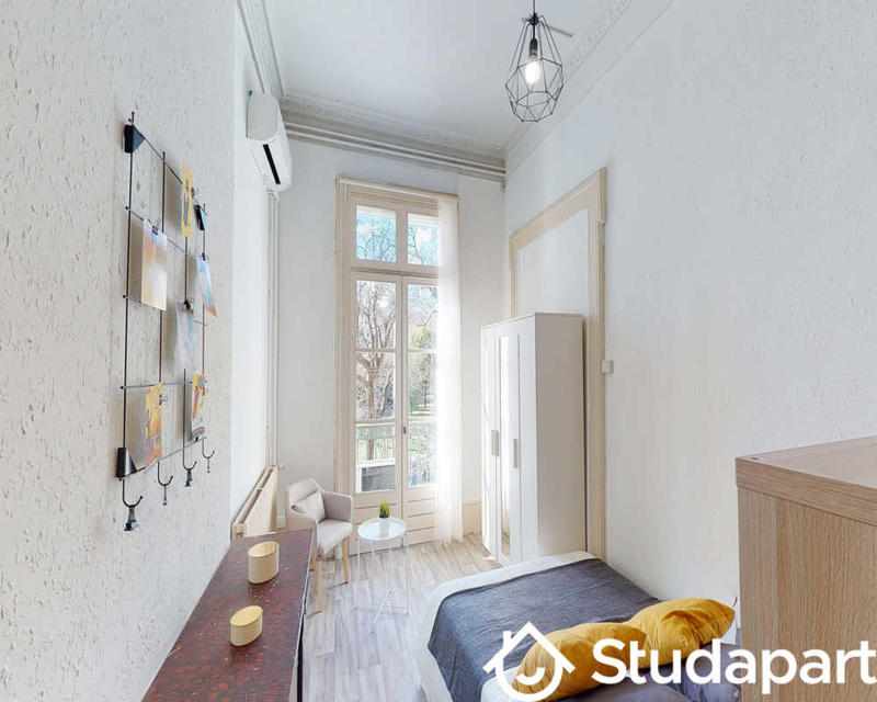 Chambre - 100 m² - 1 pièce