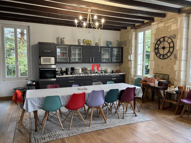 Maison - 243 m² - 10 pièces