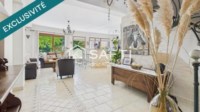 Maison - 280 m² - 8 pièces