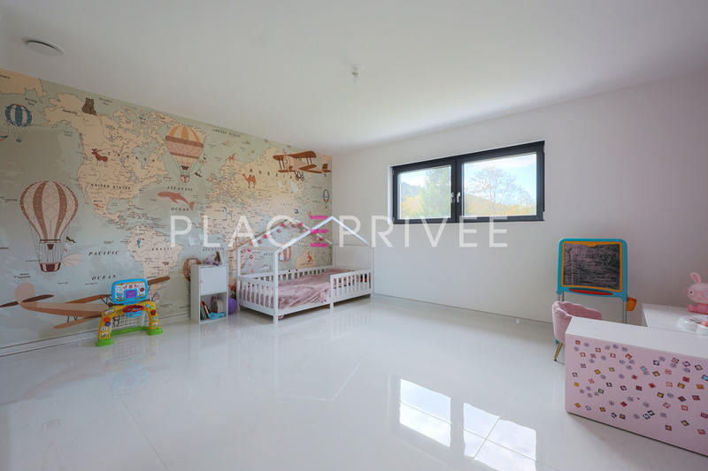 Maison - 300 m² - 9 pièces