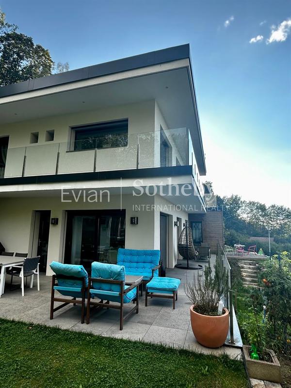 Maison - 230 m² - 6 pièces