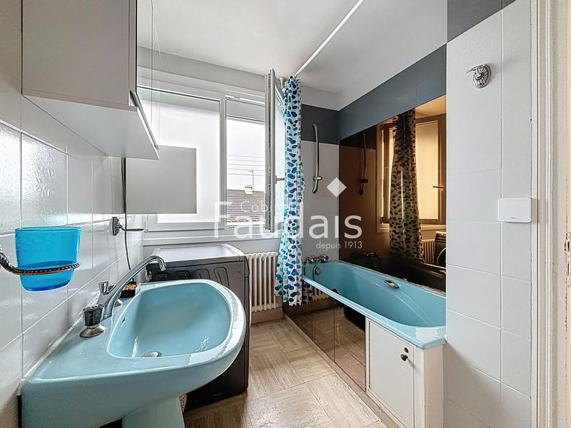 Maison - 236 m² - 8 pièces