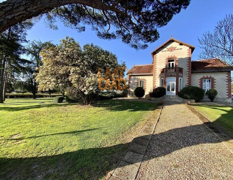 Propriété - 202 m² - 7 pièces