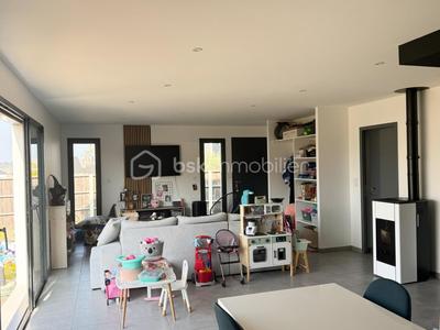 Maison - 95 m² - 5 pièces