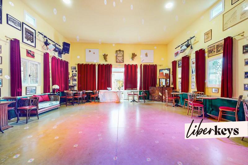 Maison - 330 m² - 6 pièces