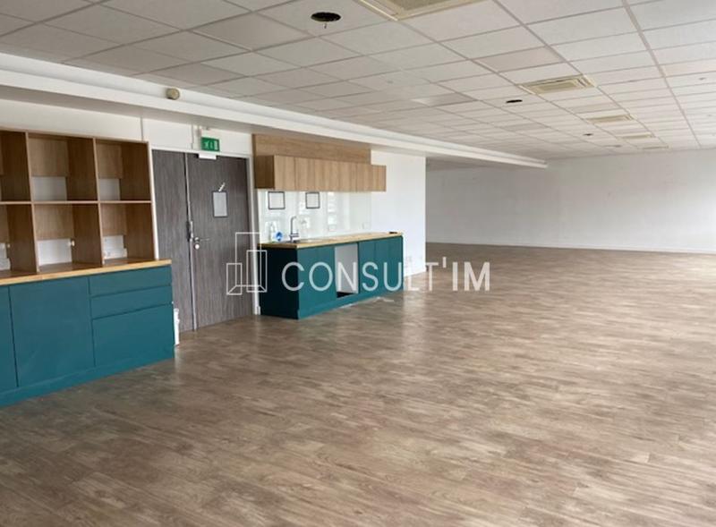 Bureau - 832 m²