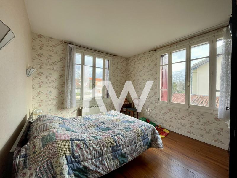 Maison - 205 m² - 7 pièces