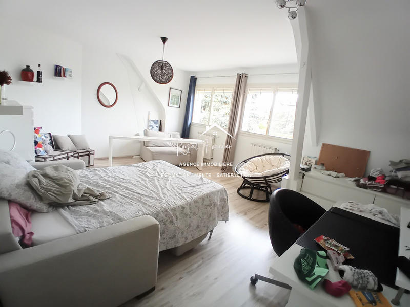 Maison traditionnelle - 296 m² - 12 pièces