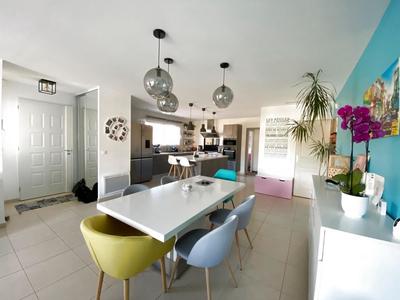 Maison - 90 m² - 4 pièces