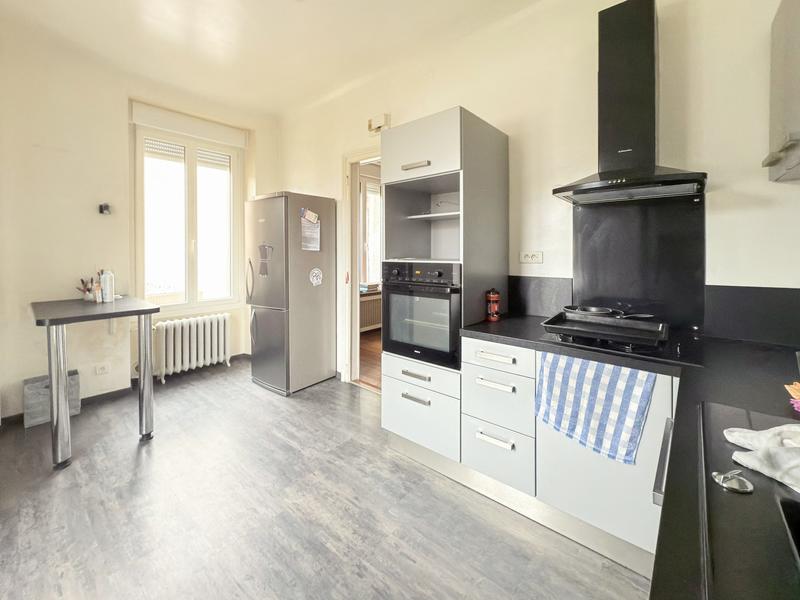 Maison - 235 m² - 9 pièces
