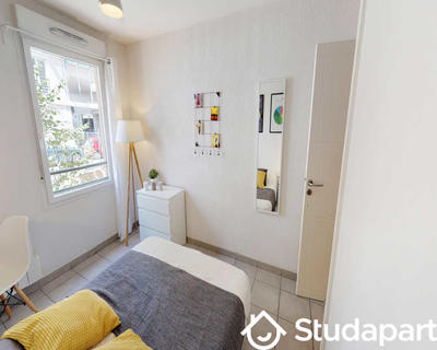 Chambre - 70 m² - 1 pièce