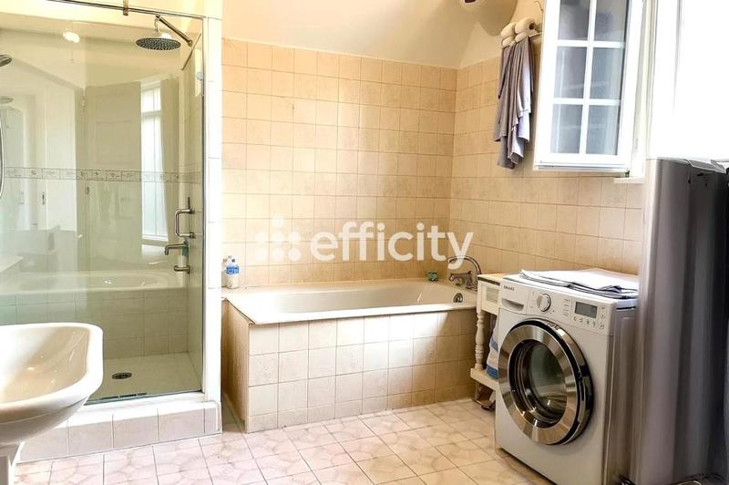 Maison - 136 m² - 5 pièces