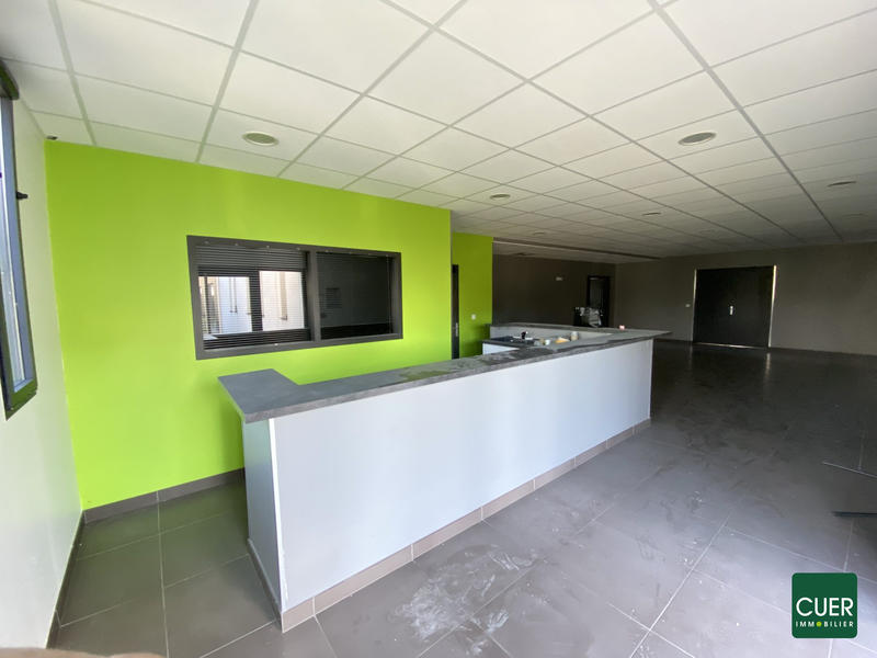 Local commercial - 4 pièces