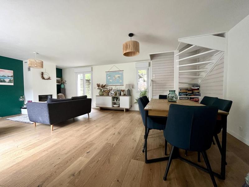 Demeure - 115 m² - 5 pièces