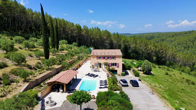 Villa - 242 m² - 6 pièces