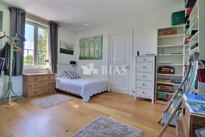 Maison - 210 m² - 7 pièces