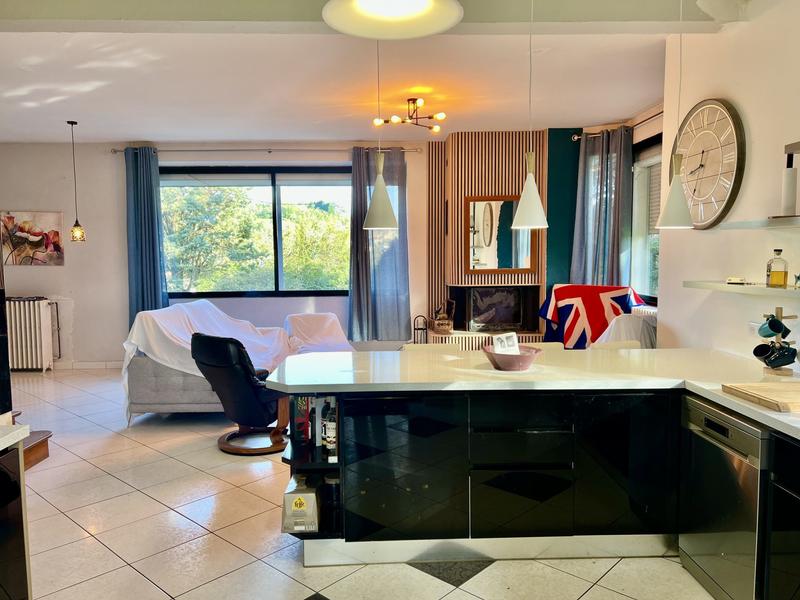 Maison traditionnelle - 220 m² - 6 pièces