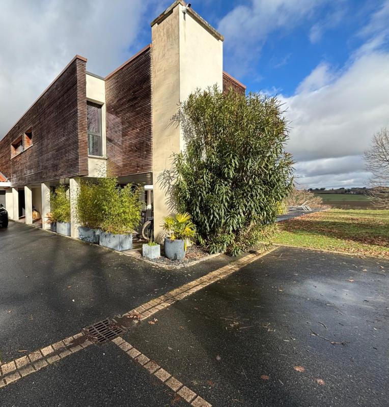 Maison - 280 m² - 6 pièces